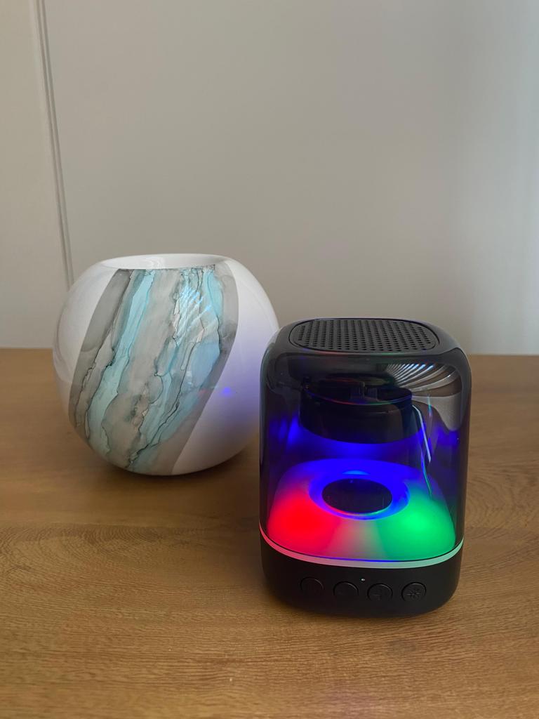 Mini Altavoz Inalámbrico Multicolor LED